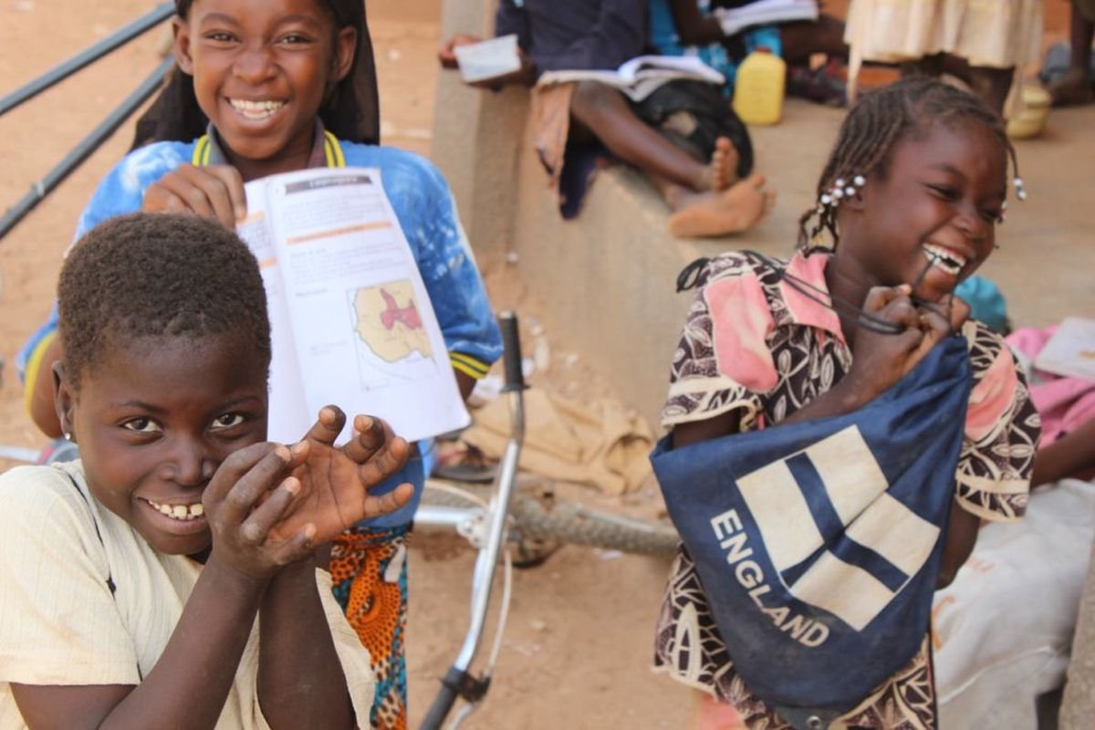 Spenden Burkina Faso: Fröhliche Schulkinder